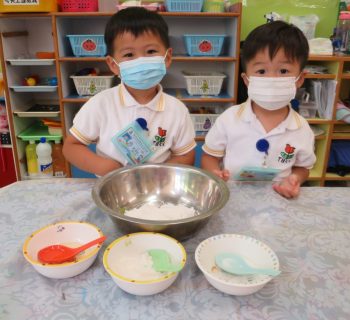 我們一起運用不同材料自製泥膠，真有趣！We can make our own playdough! It is interesting!