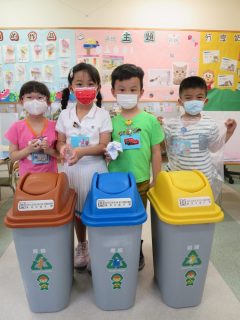 垃圾分類要看清，環保你我做得到！Let's recycle!
