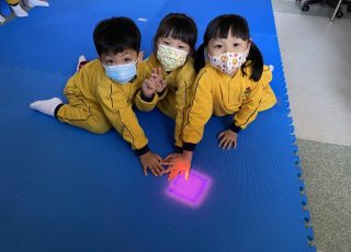 紅光大追蹤，考考你反應！Sensory Integration Activities-Spot the Red Light!