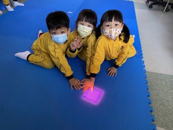紅光大追蹤，考考你反應！Sensory Integration Activities-Spot the Red Light!